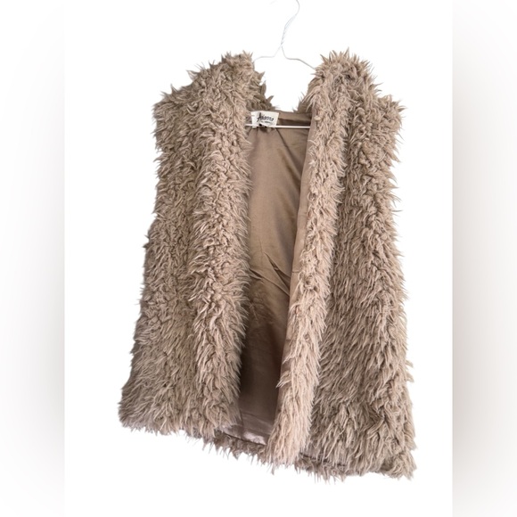 Arianna Jackets & Blazers - Arianna by Howard’s Faux Fur Vest in Tan size medium